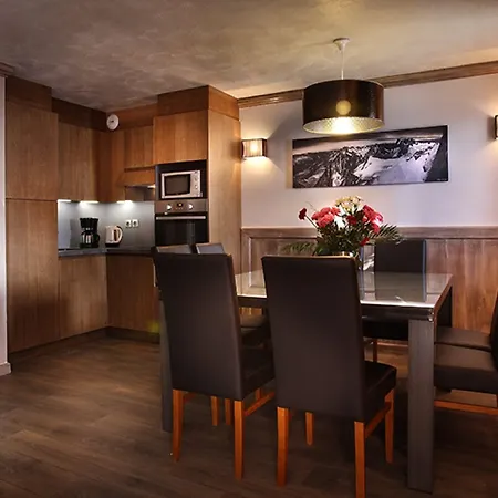 Des Neiges Hermine Aparthotel 4*